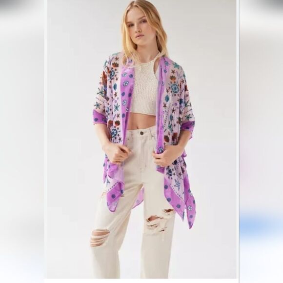COPY - Stunning lavender floral velvet kimono overlay top O/S nwot vest ruana - Picture 8 of 8